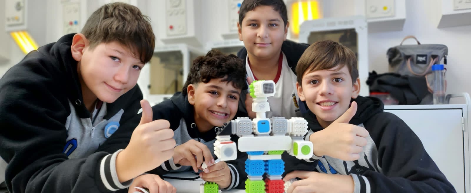 Estudiantes de la Escuela Silvia en actividad